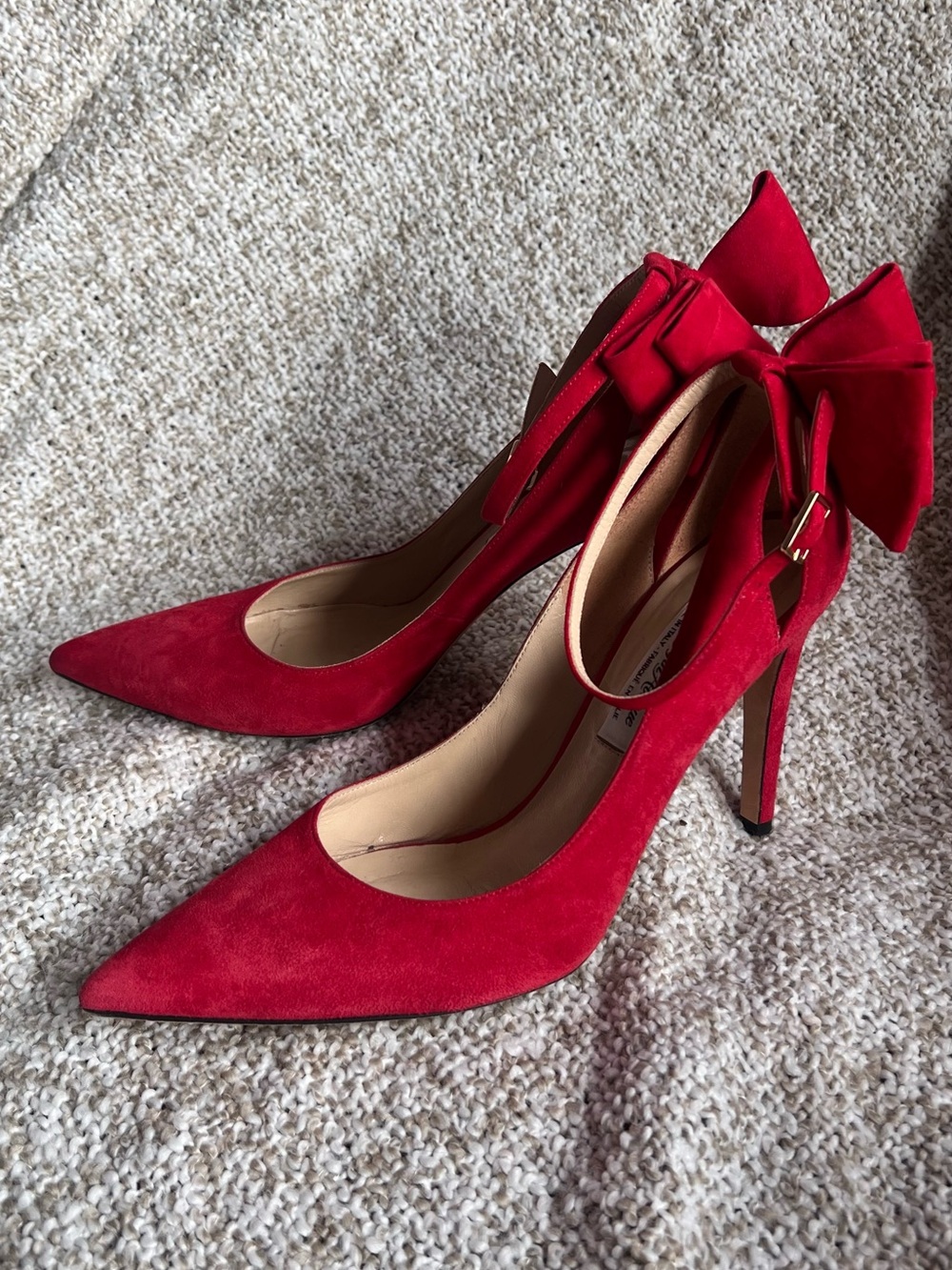 Size 9 Saks Fifth Avenue Red Suede Pointed-Toe High Heels with Bow Accent